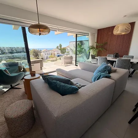 Modern Sea View 3 Bedroom Lejlighed *