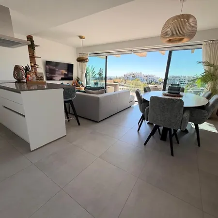 Modern Sea View 3 Bedroom Lejlighed Estepona