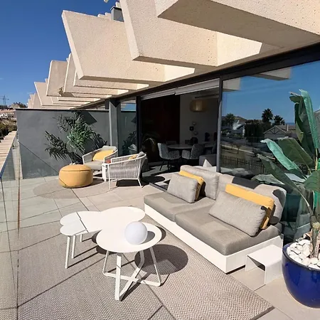 Modern Sea View 3 Bedroom Lejlighed *