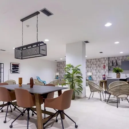 Modern Sea View 3 Bedroom Lejlighed *